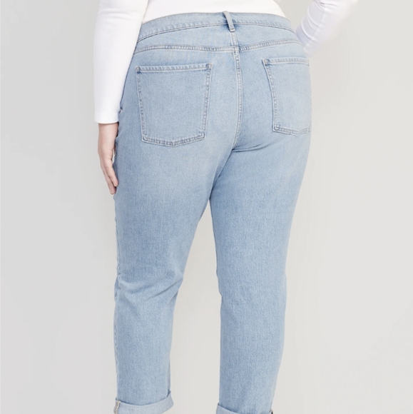 Old Navy Mid-Rise Wow Boyfriend Jeans Size 16 Plus Petite Light Wash NWOT - Picture 2 of 7